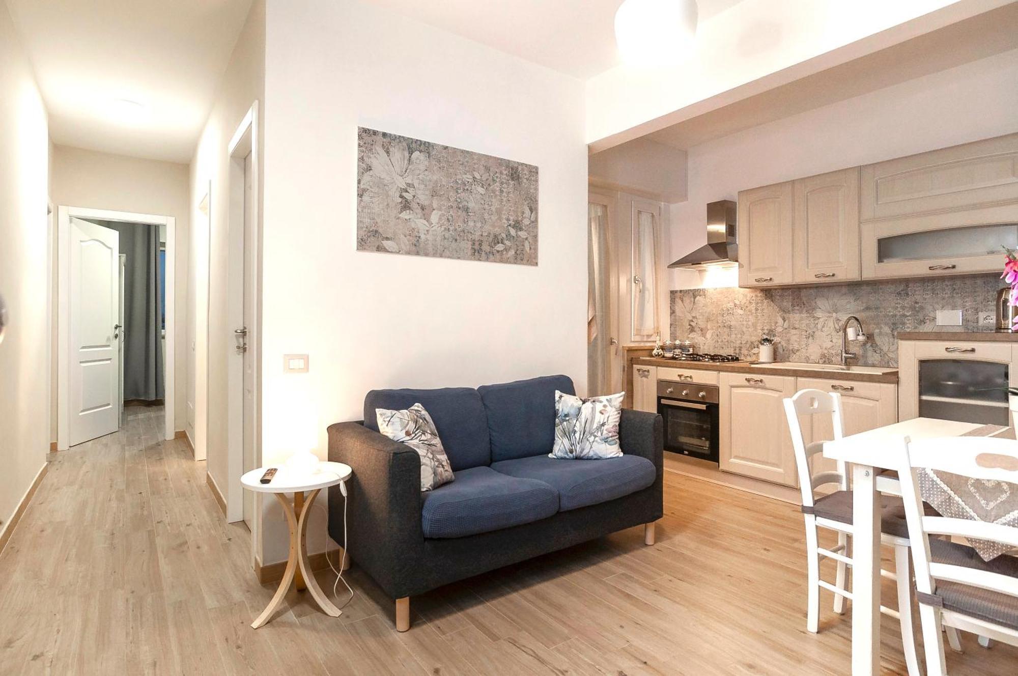 Elegant Comfy Three-rooms In Eur With Parking Appartamento