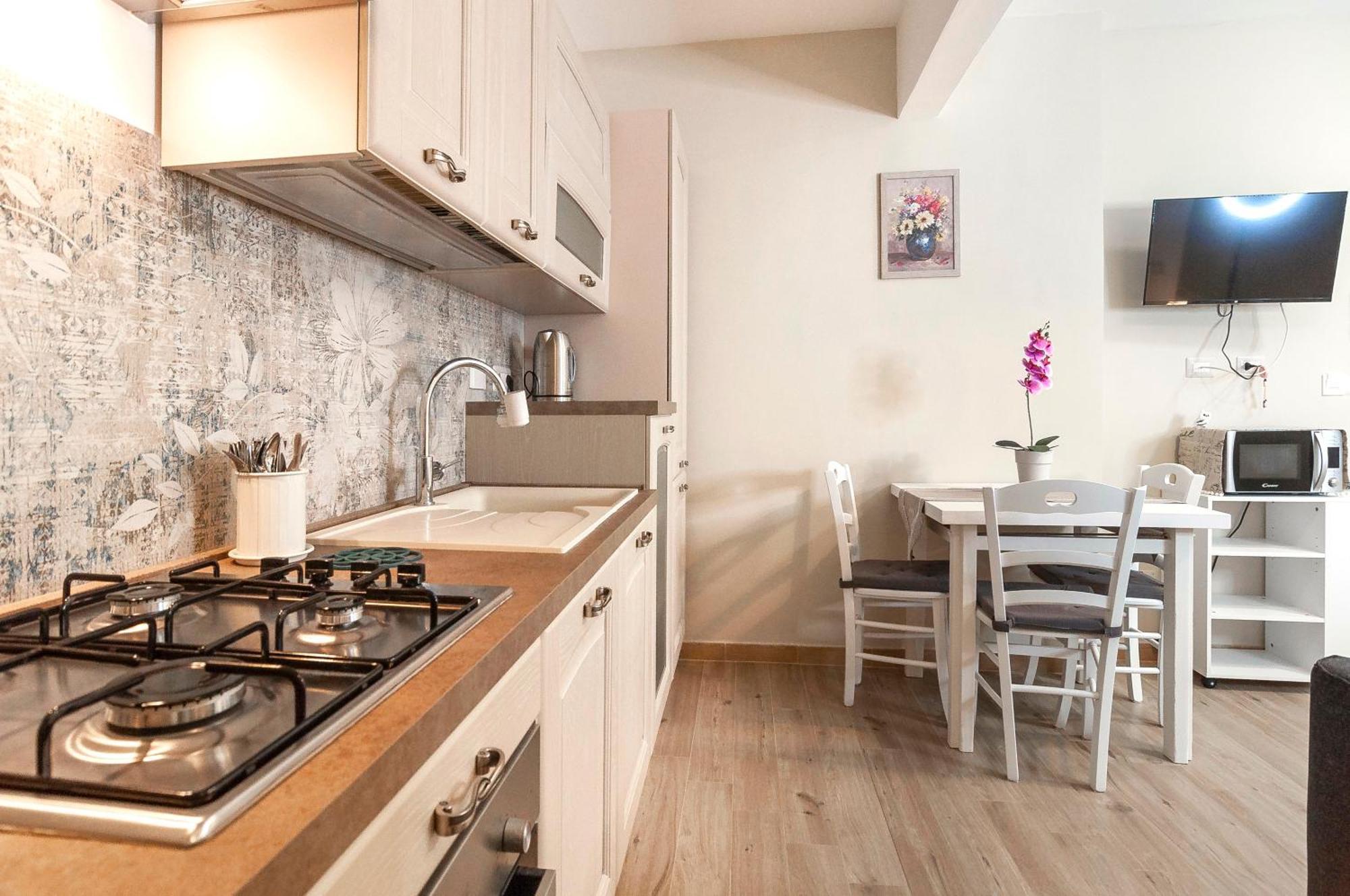 Appartamento Elegant Comfy Three-rooms In Eur With Parking Roma