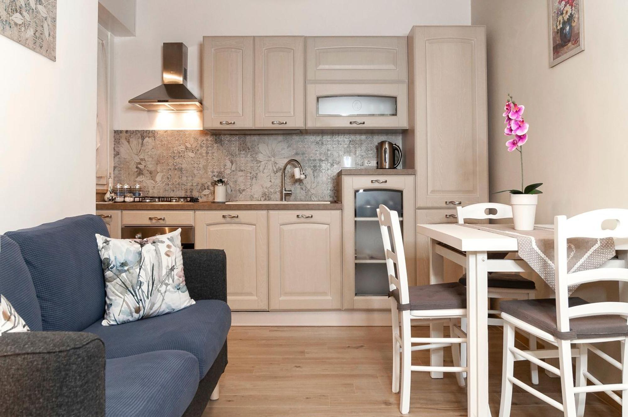 Elegant Comfy Three-rooms In Eur With Parking Appartamento