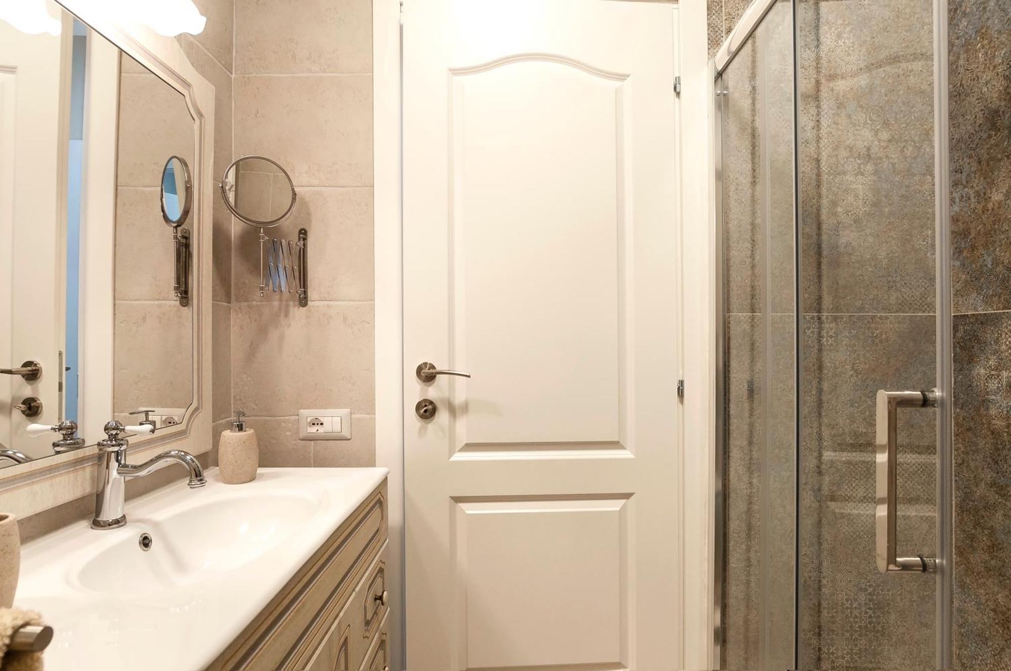 Appartement Elegant Comfy Three-rooms In Eur With Parking Rome